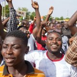 Manifestation de milliers de partisans de la junte à Niamey.